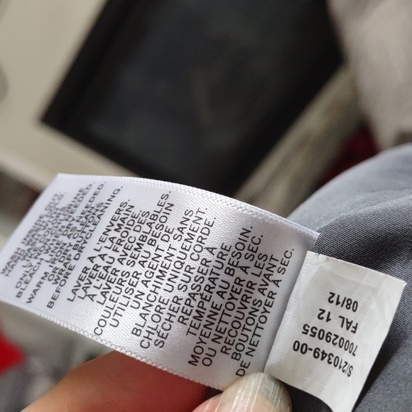 Beautiful grey blazer by Banana Republic 🌼 - Picture 15 of 16